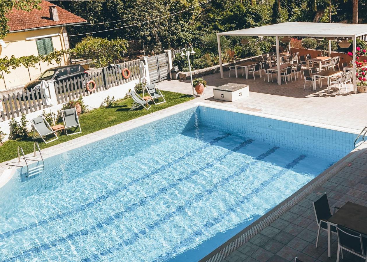 Dominoes Corfu Lejlighedshotel Ypsos Eksteriør billede