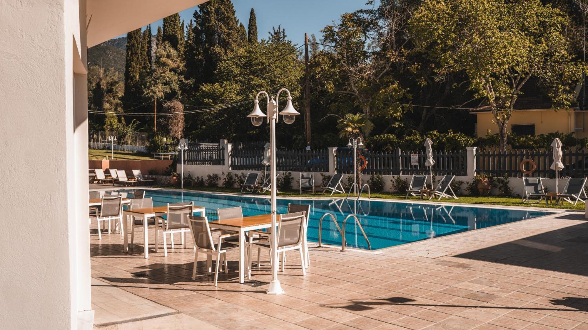 Dominoes Corfu Lejlighedshotel Ypsos Eksteriør billede