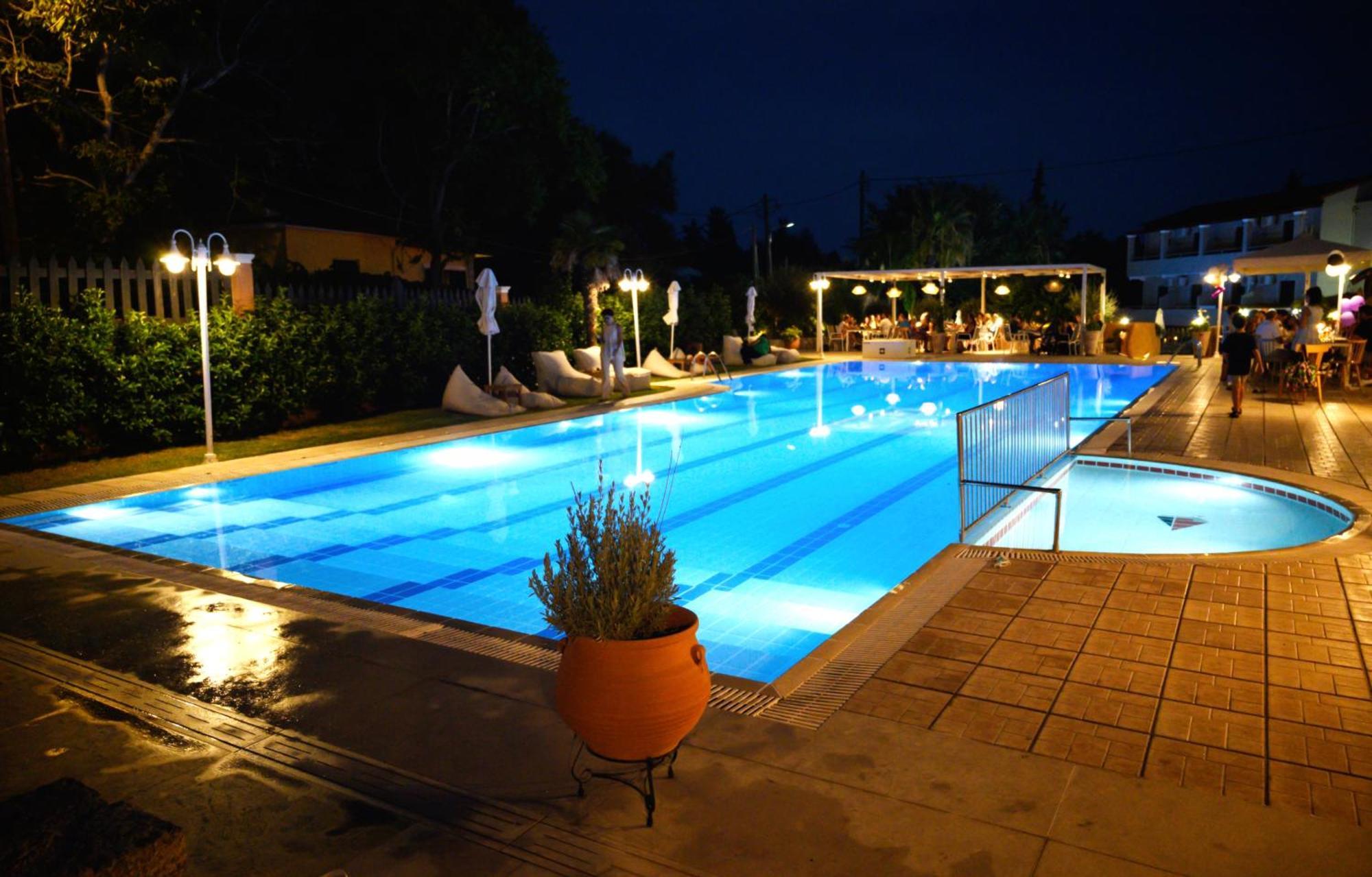 Dominoes Corfu Lejlighedshotel Ypsos Eksteriør billede
