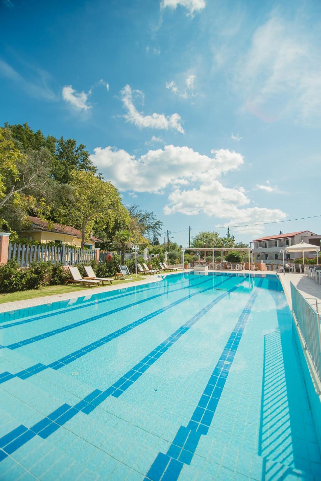 Dominoes Corfu Lejlighedshotel Ypsos Eksteriør billede
