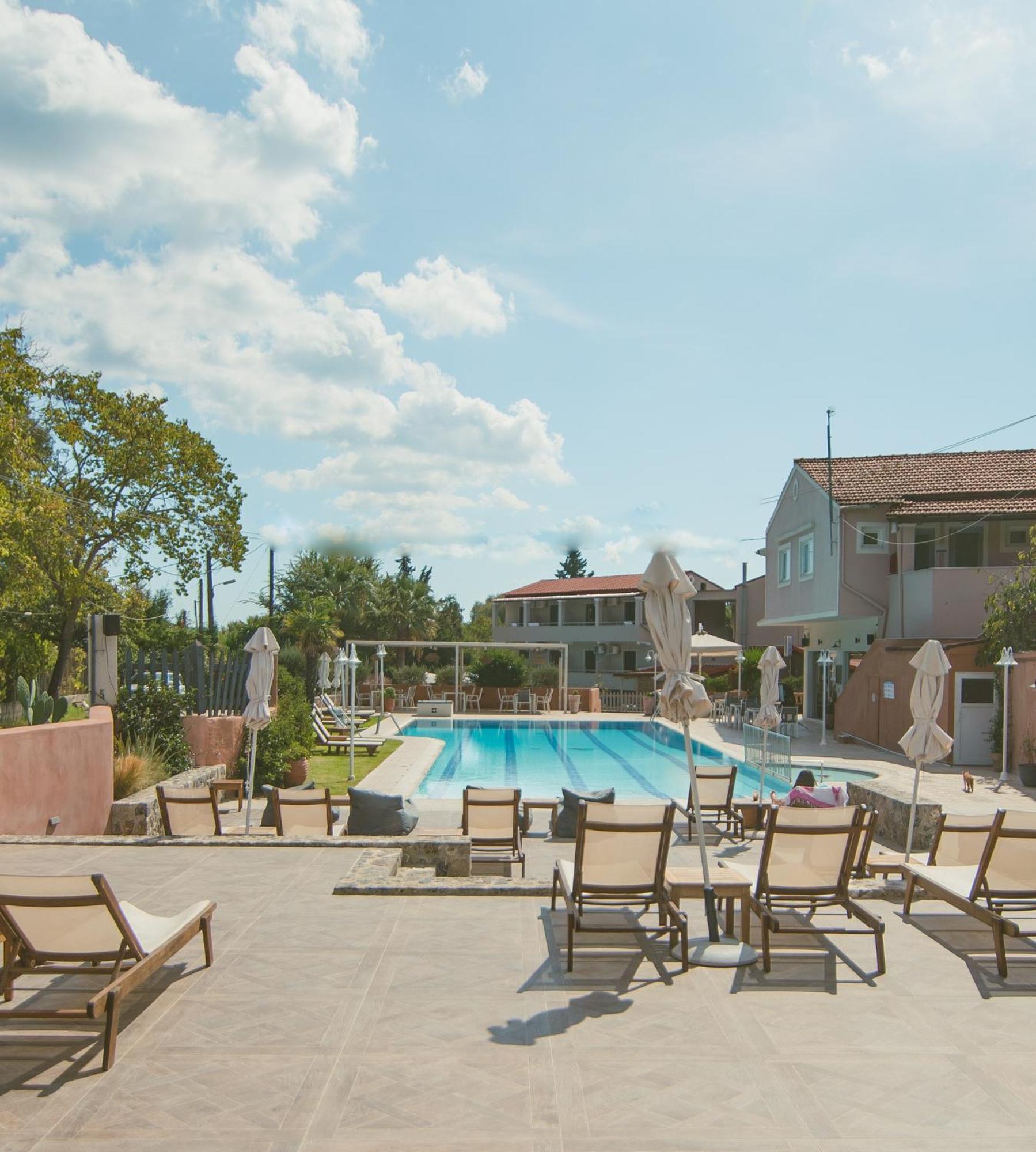 Dominoes Corfu Lejlighedshotel Ypsos Eksteriør billede