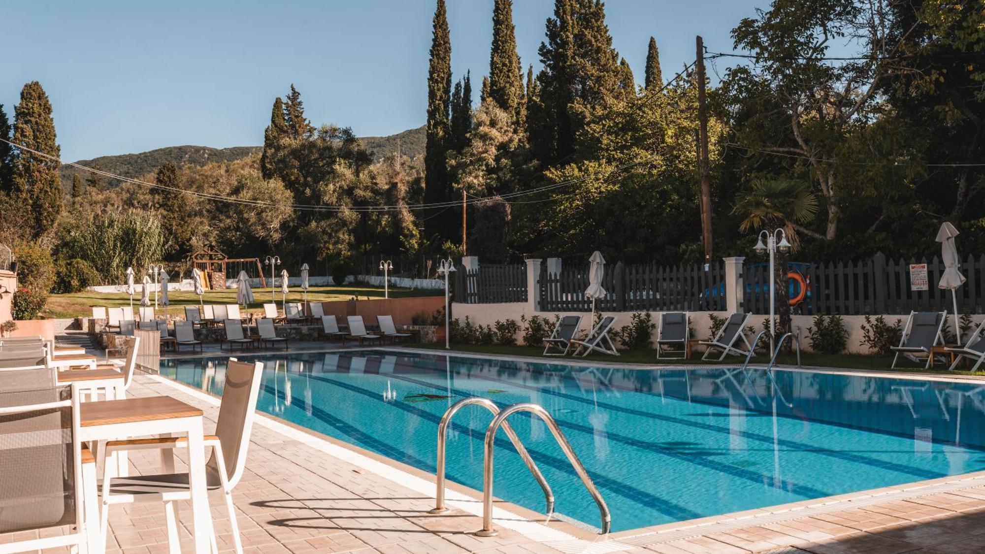Dominoes Corfu Lejlighedshotel Ypsos Eksteriør billede