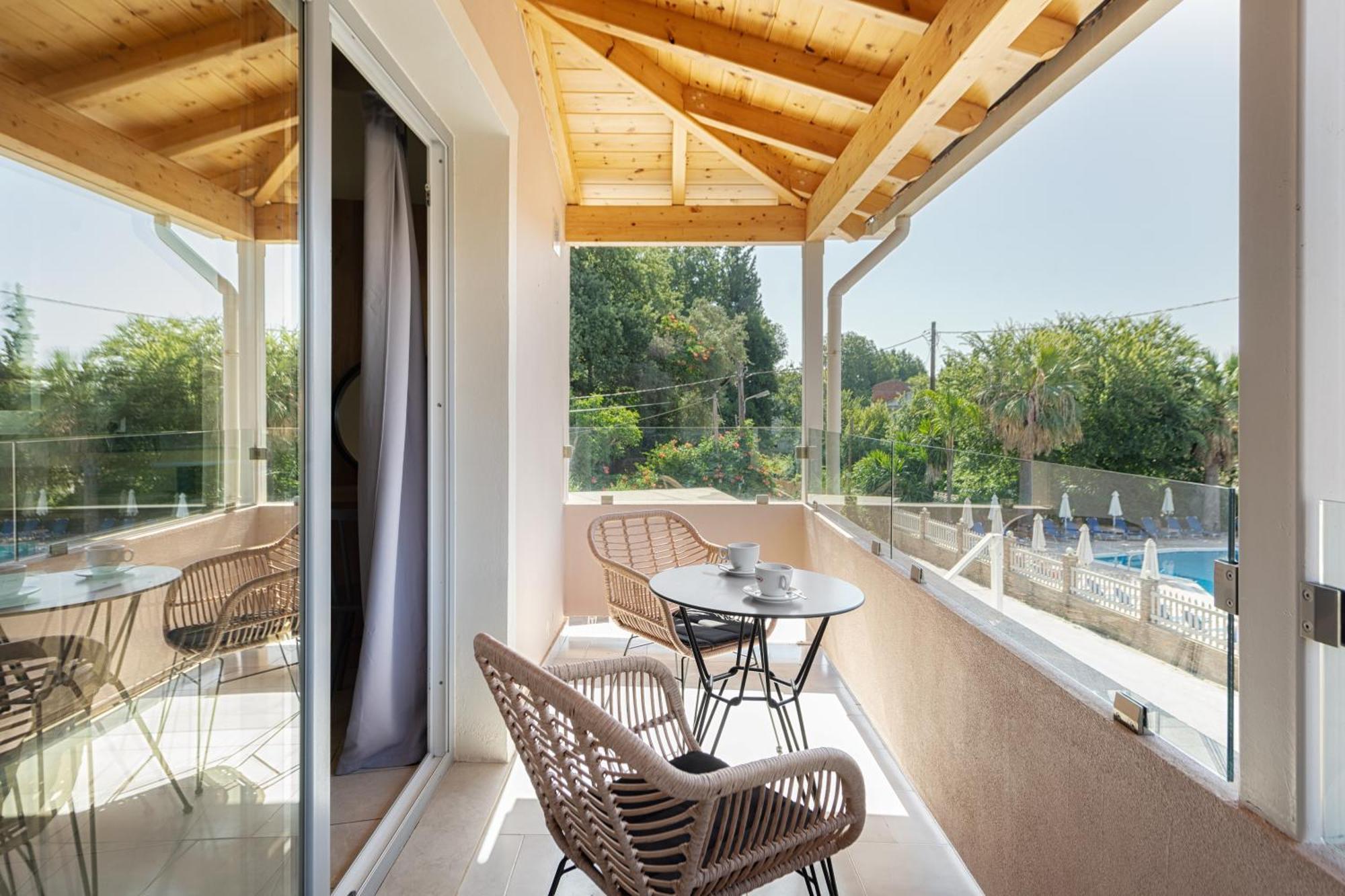 Dominoes Corfu Lejlighedshotel Ypsos Eksteriør billede