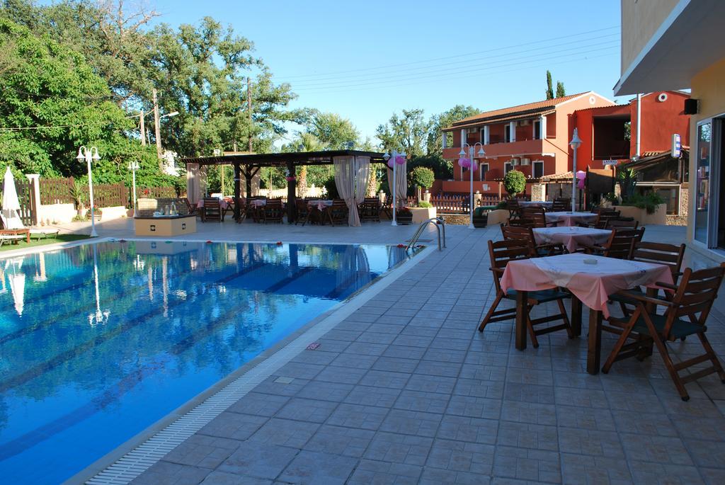 Dominoes Corfu Lejlighedshotel Ypsos Eksteriør billede